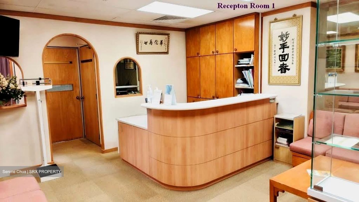 Mount Elizabeth Hospital (D9), Retail #576575671